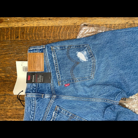 Levi’s boyfriend jeans🔗 - Picture 8 of 11